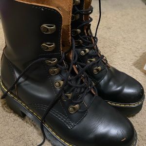 dr.martens leona heeled boot